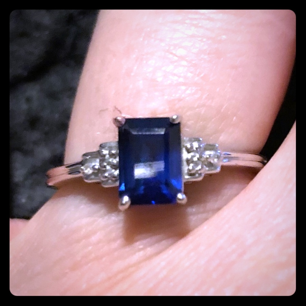 10k White Gold Sapphire Ring